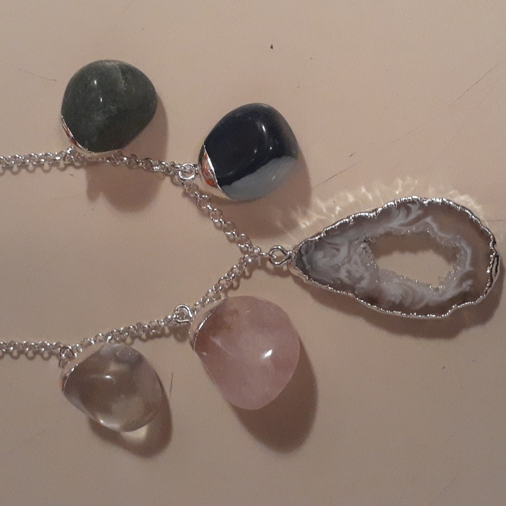 beautiful Artisan rough cut multi gemstone necklace ( 16- 18 inch ) silvertone.